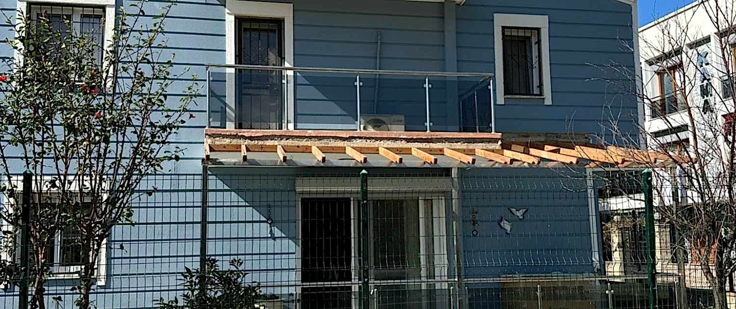 Alaçatı Cam Balkon