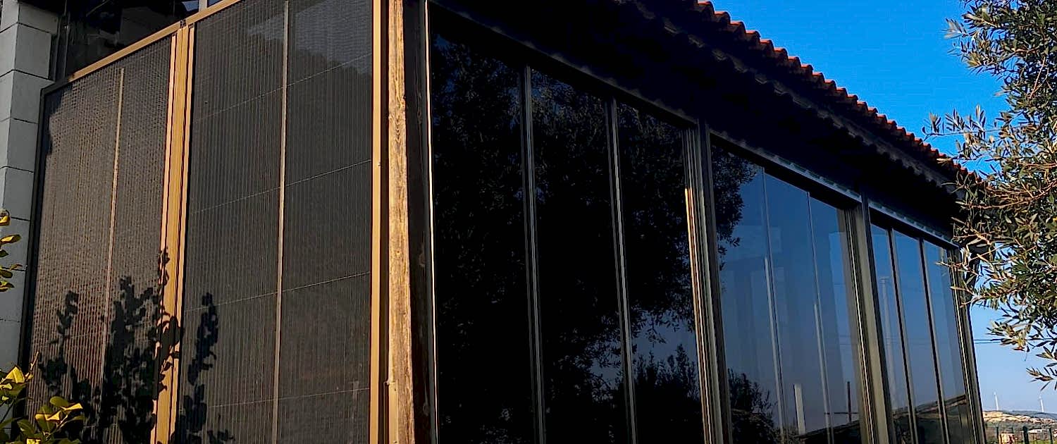 Bayraklı Cam Balkon